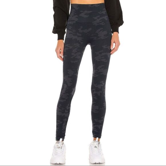 Spanx look at me now leggings in black Camo Sz m - Picture 1 of 5